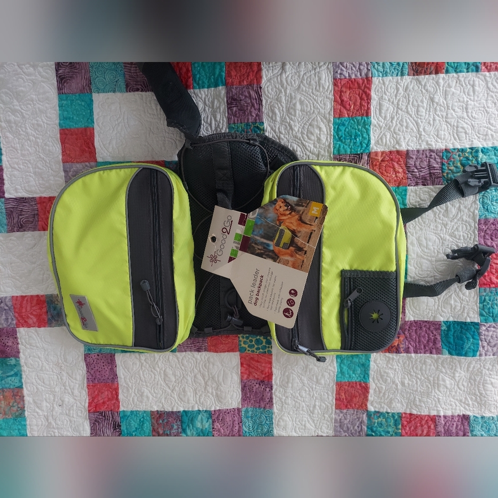 Dog backpack with 2 pockets